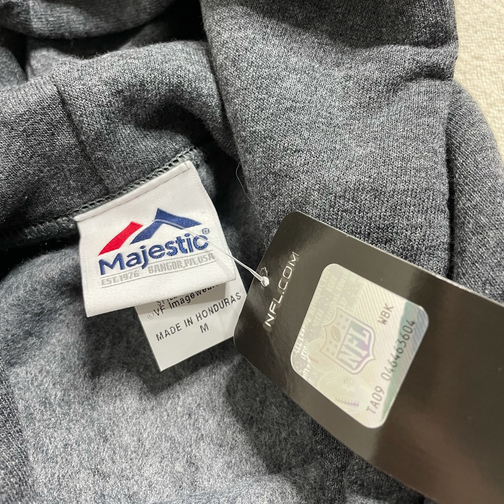 NEW NFL Majestic Denver Broncos Grey Distressed Logo Hoodie M - Picture 3 of 4